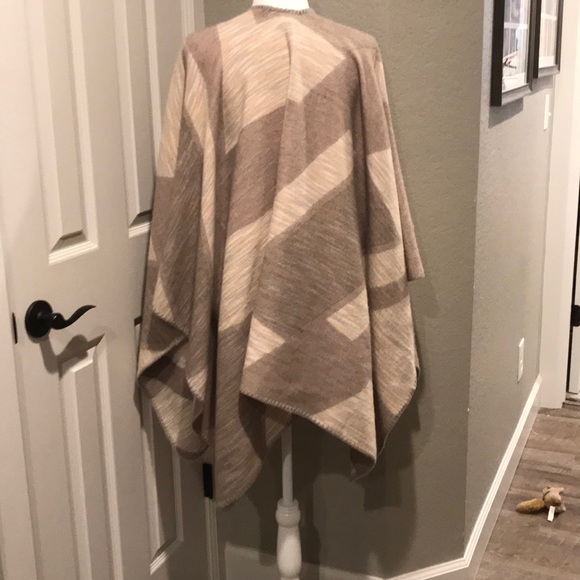Marc New York Andrew Marc pretty poncho- one size - Picture 2 of 4